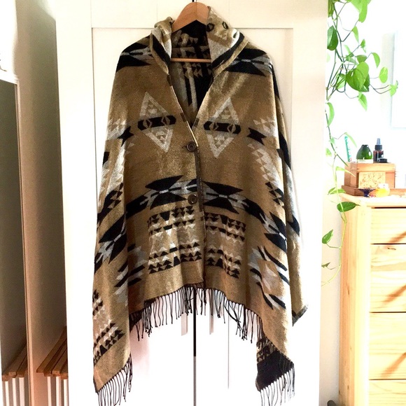 Aztec Poncho / Shawl - Picture 2 of 7